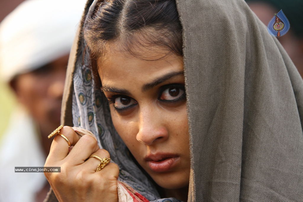 Urumi Movie New Stills Photos Gallery Prithviraj sukumaran (born 16 october 1982) is an indian film actor, director, producer, playback singer, and distributor known for his works primarily in malayalam cinema. urumi movie new stills photos gallery