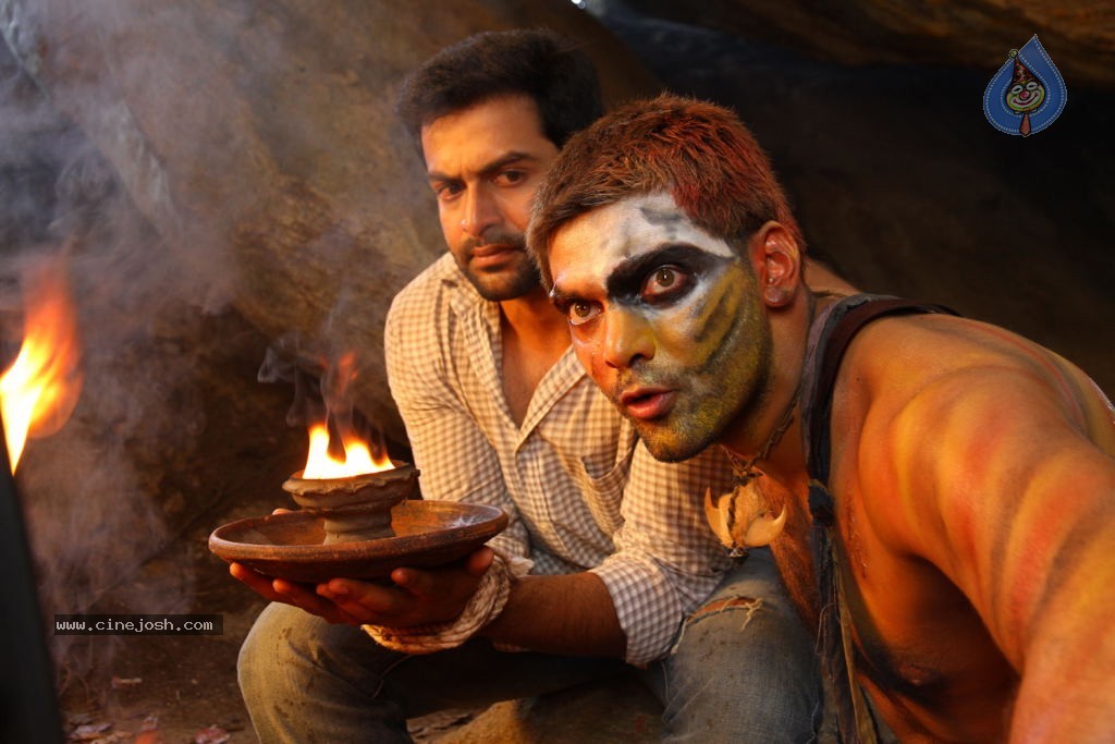 Urumi Movie New Stills - 55 / 56 photos