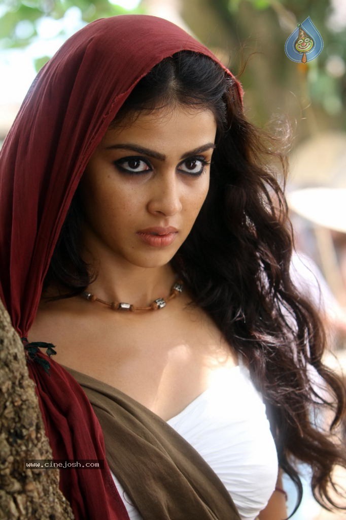Urumi Tamil Movie Stills - 12 / 21 photos
