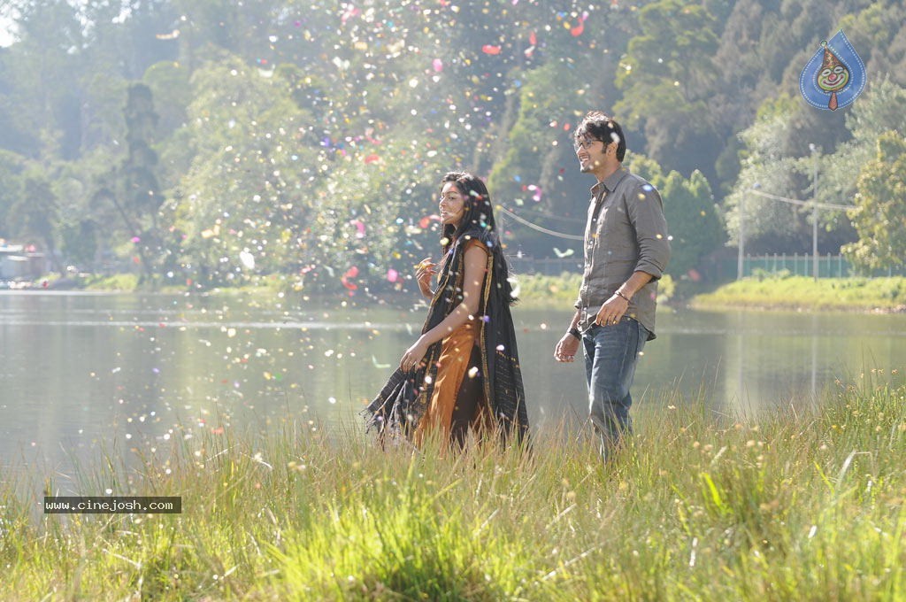 Uyir Mozhi Tamil Movie Stills - 16 / 71 photos