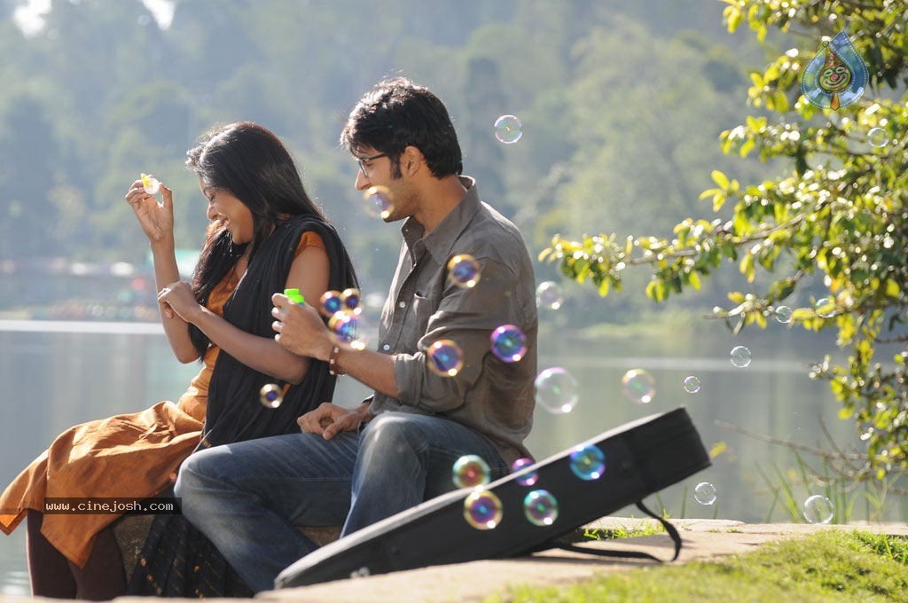 Uyir Mozhi Tamil Movie Stills - 17 / 71 photos