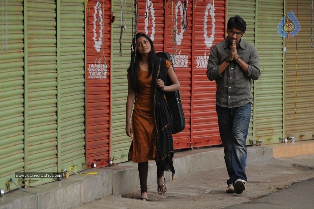 Uyir Mozhi Tamil Movie Stills - 36 / 71 photos