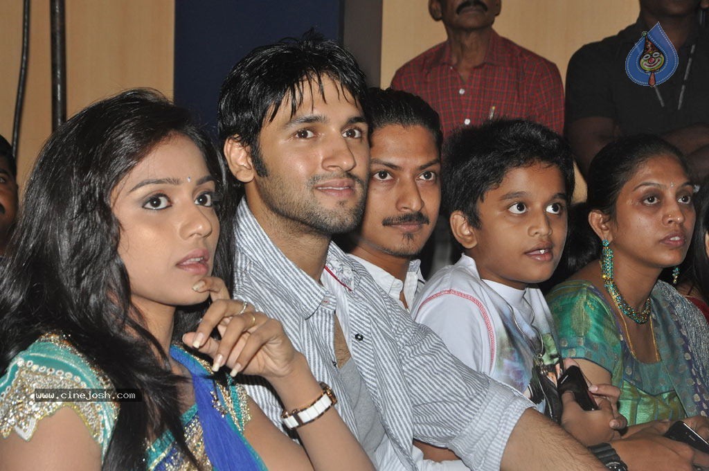 Uyir Mozhi Tamil Movie Stills - 53 / 71 photos