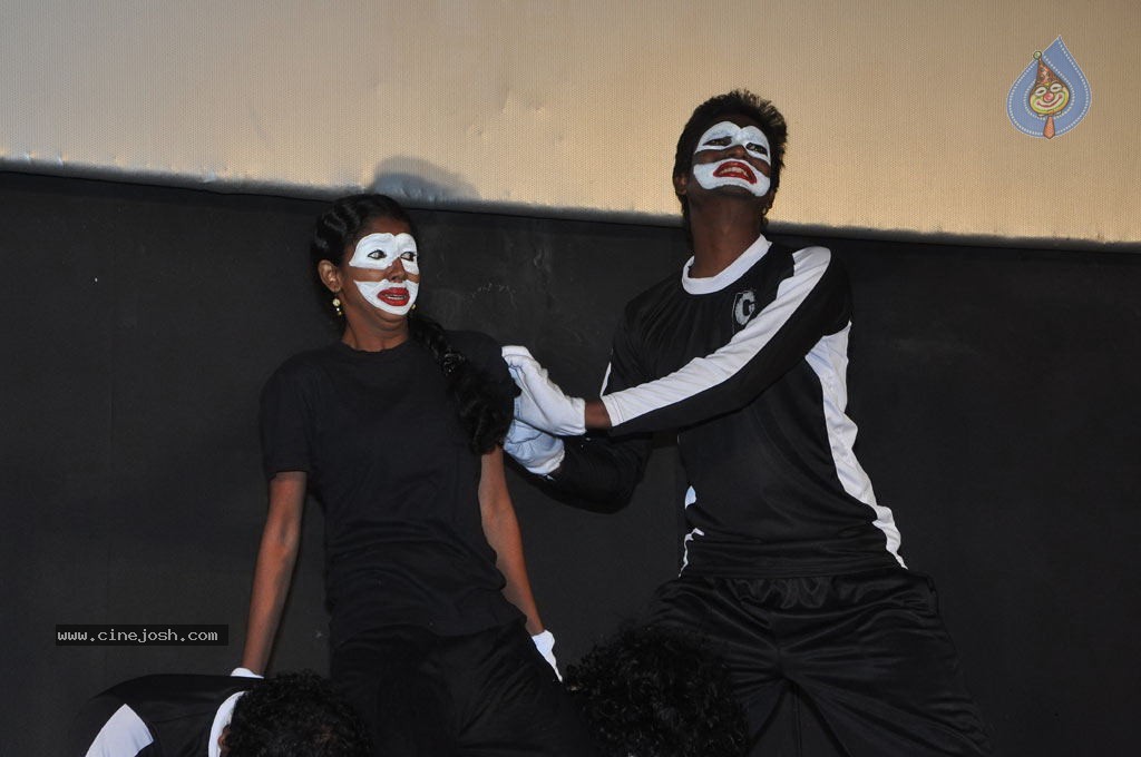 Uyir Mozhi Tamil Movie Stills - 54 / 71 photos