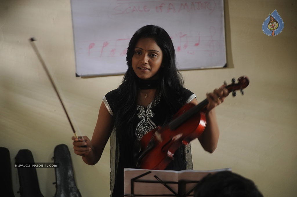 Uyir Mozhi Tamil Movie Stills - 58 / 71 photos