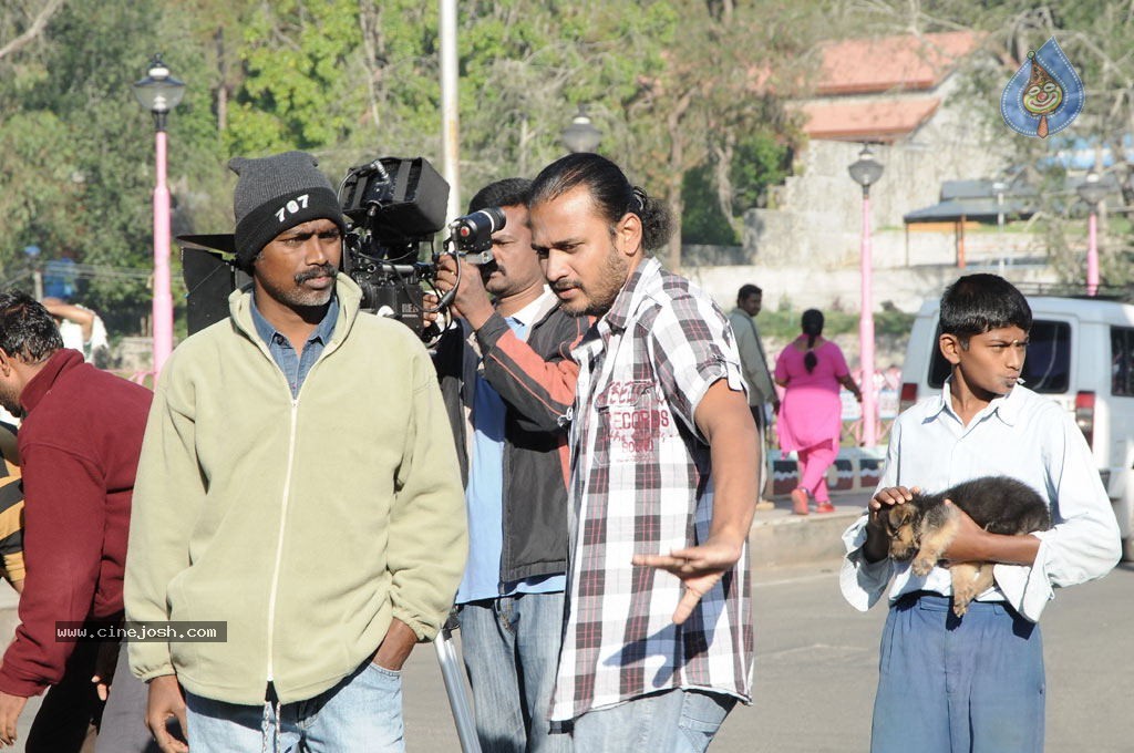 Uyir Mozhi Tamil Movie Stills - 62 / 71 photos