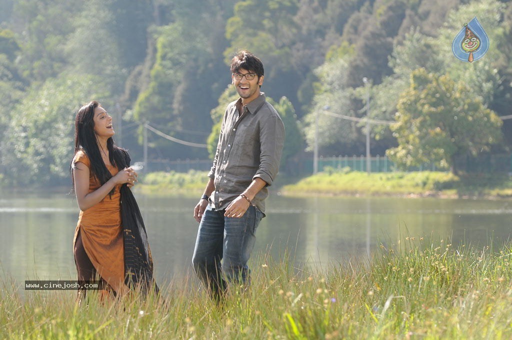 Uyir Mozhi Tamil Movie Stills - 65 / 71 photos