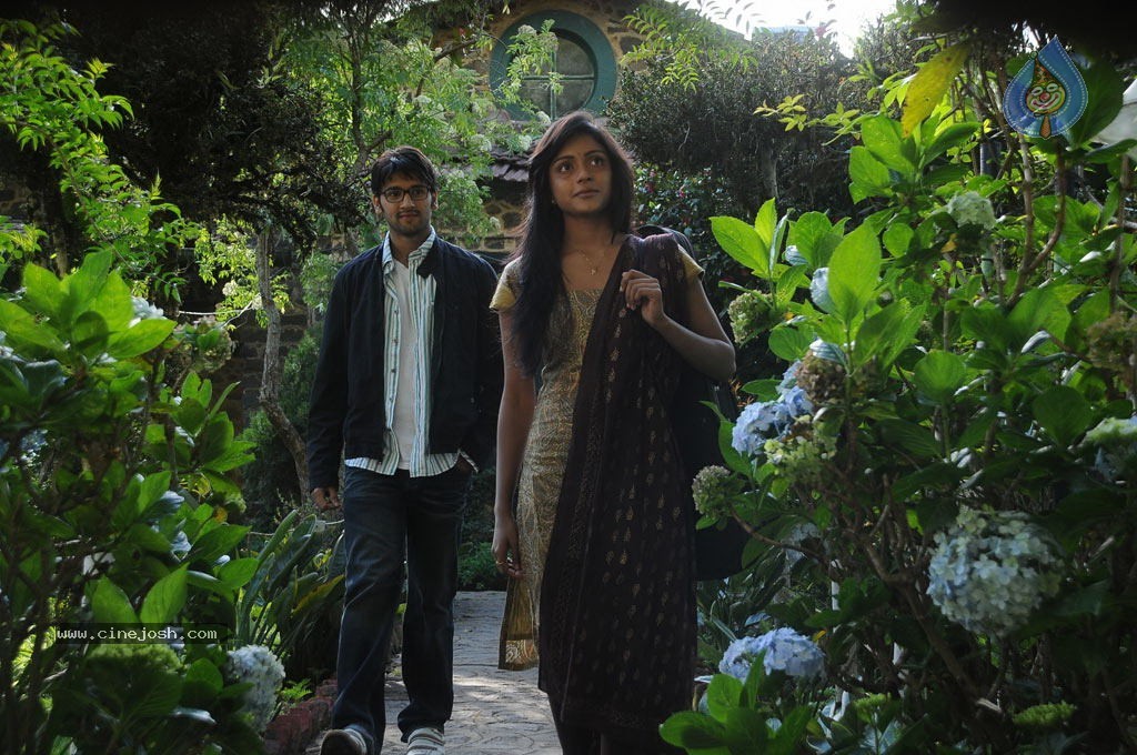 Uyir Mozhi Tamil Movie Stills - 67 / 71 photos