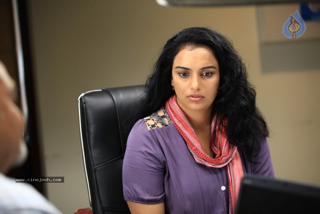 Uyirin Osai Tamil Movie Stills - 30 / 90 photos