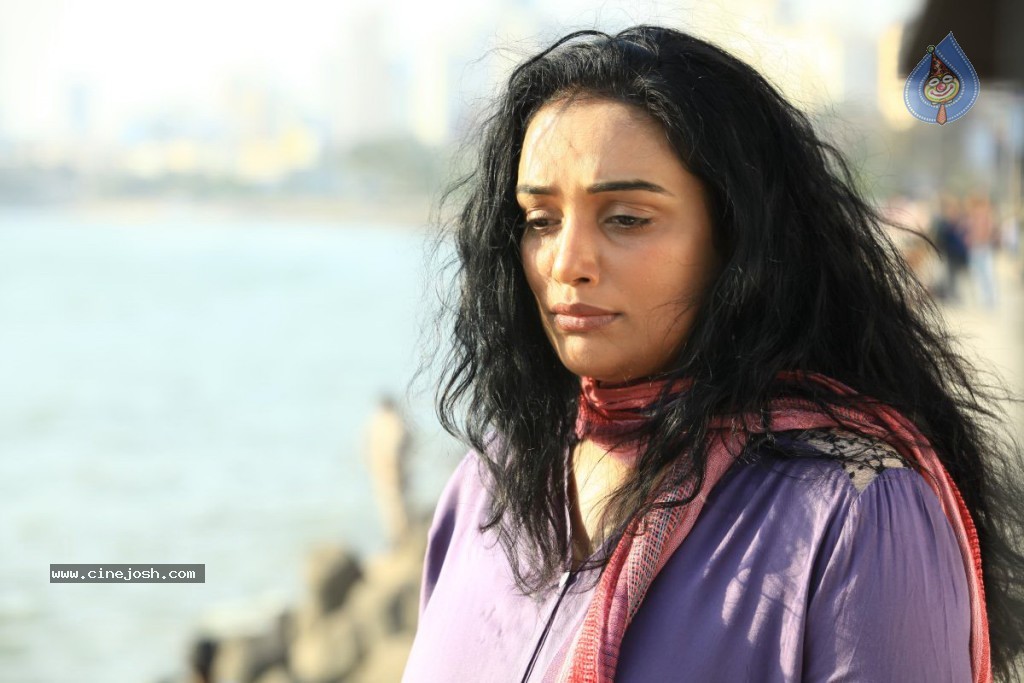 Uyirin Osai Tamil Movie Stills - 35 / 90 photos