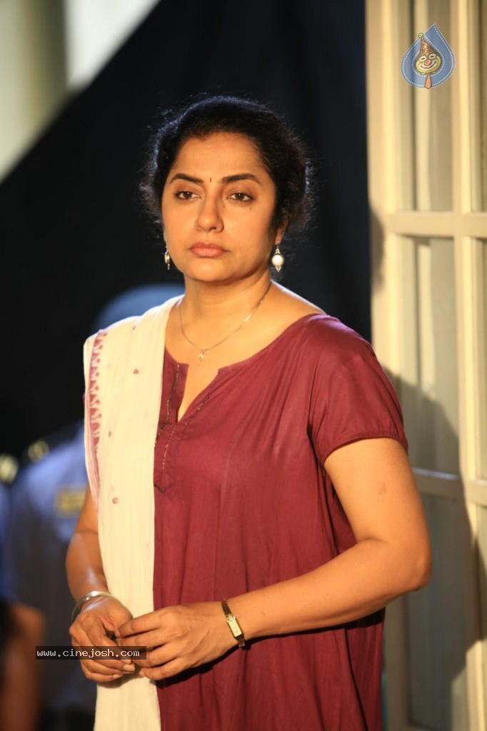 Uyirin Osai Tamil Movie Stills - 38 / 90 photos