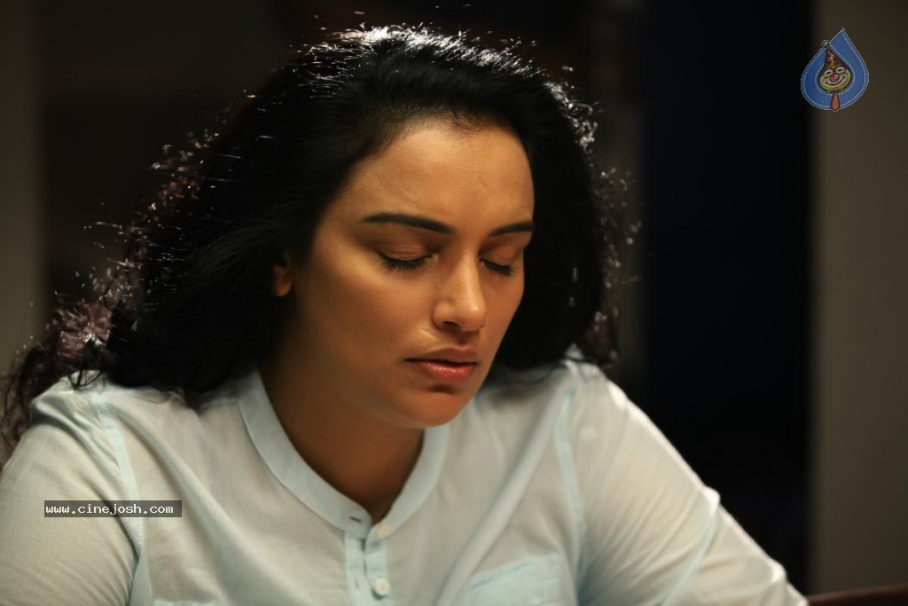 Uyirin Osai Tamil Movie Stills - 42 / 90 photos