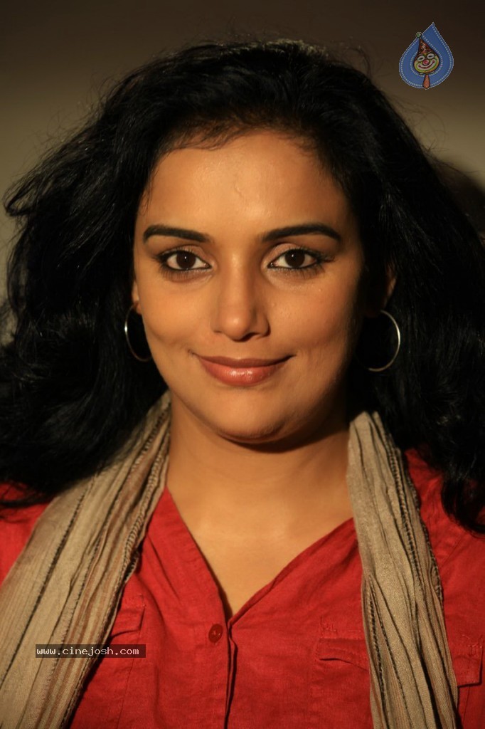 Uyirin Osai Tamil Movie Stills - 43 / 90 photos