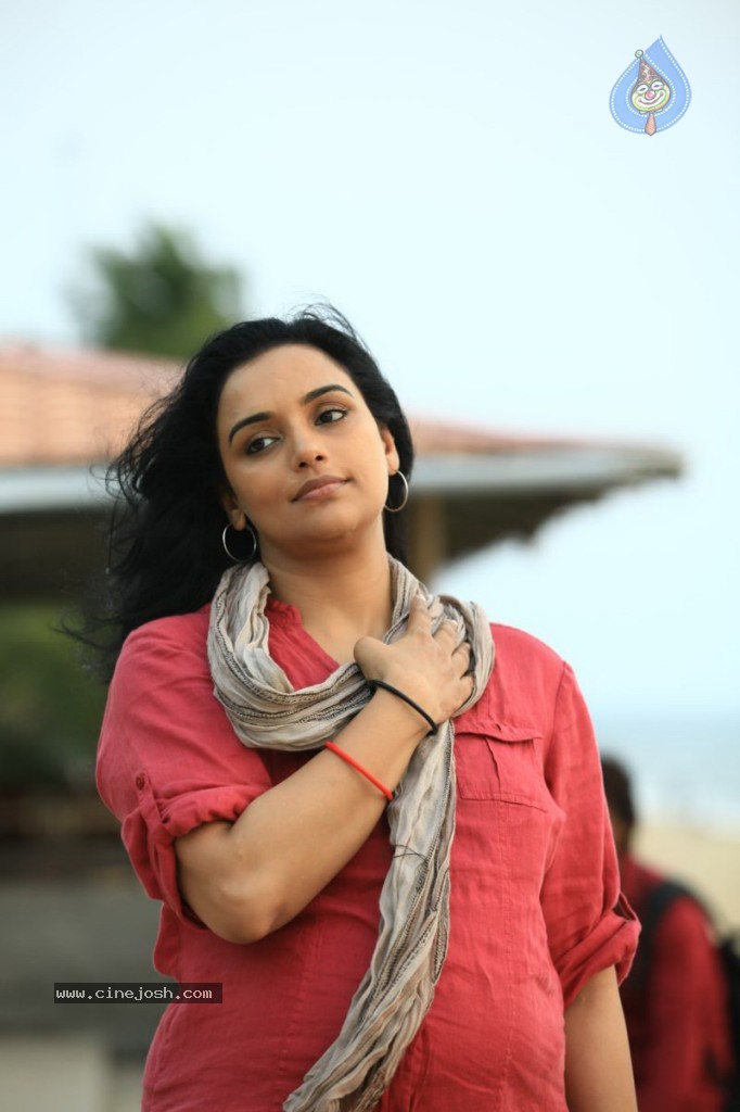 Uyirin Osai Tamil Movie Stills - 47 / 90 photos