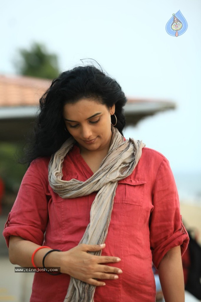 Uyirin Osai Tamil Movie Stills - 56 / 90 photos