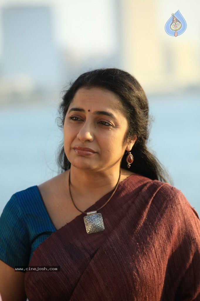 Uyirin Osai Tamil Movie Stills - 57 / 90 photos