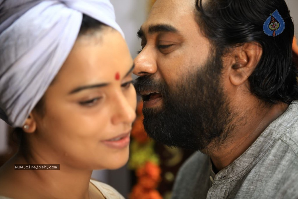 Uyirin Osai Tamil Movie Stills - 62 / 90 photos