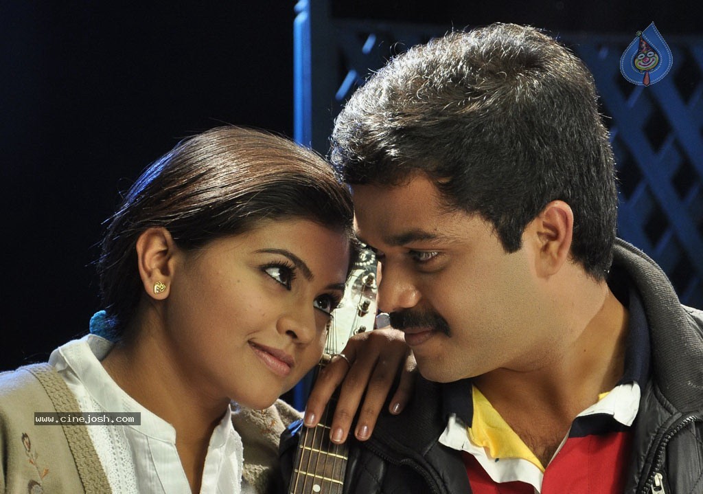 Uyirukku Uyiraga Tamil Movie Hot Stills - 40 / 41 photos
