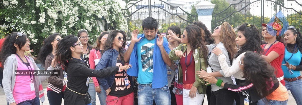 Uyirukku Uyiraga Tamil Movie Stills - 11 / 62 photos