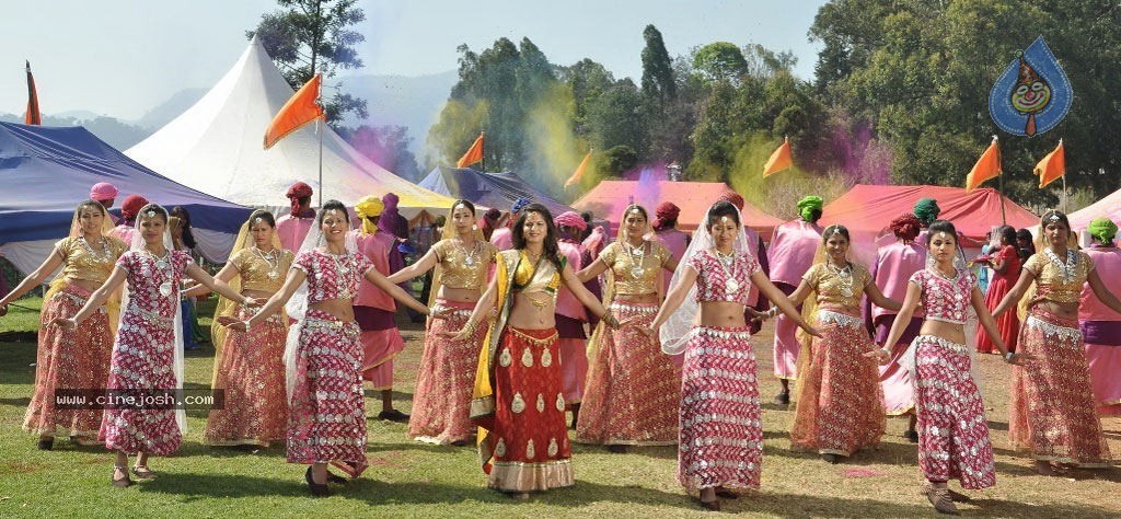 Uyirukku Uyiraga Tamil Movie Stills - 23 / 62 photos