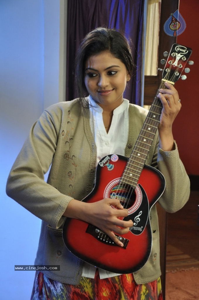 Uyirukku Uyiraga Tamil Movie Stills - 30 / 62 photos
