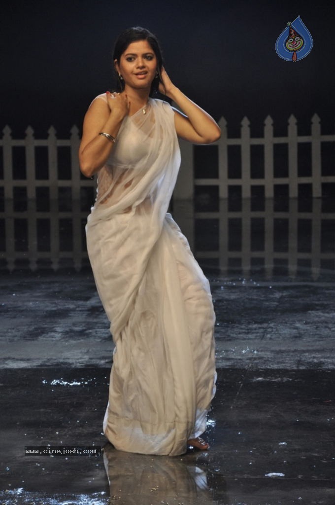 Uyirukku Uyiraga Tamil Movie Stills - 34 / 62 photos