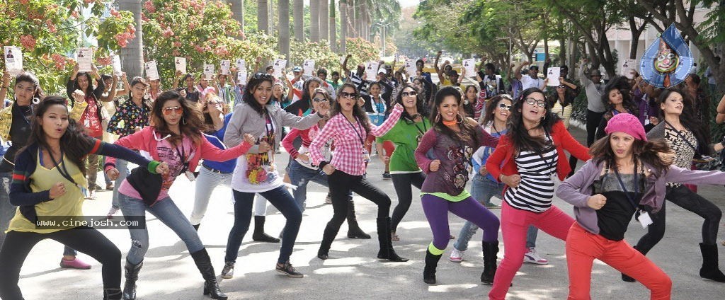 Uyirukku Uyiraga Tamil Movie Stills - 35 / 62 photos
