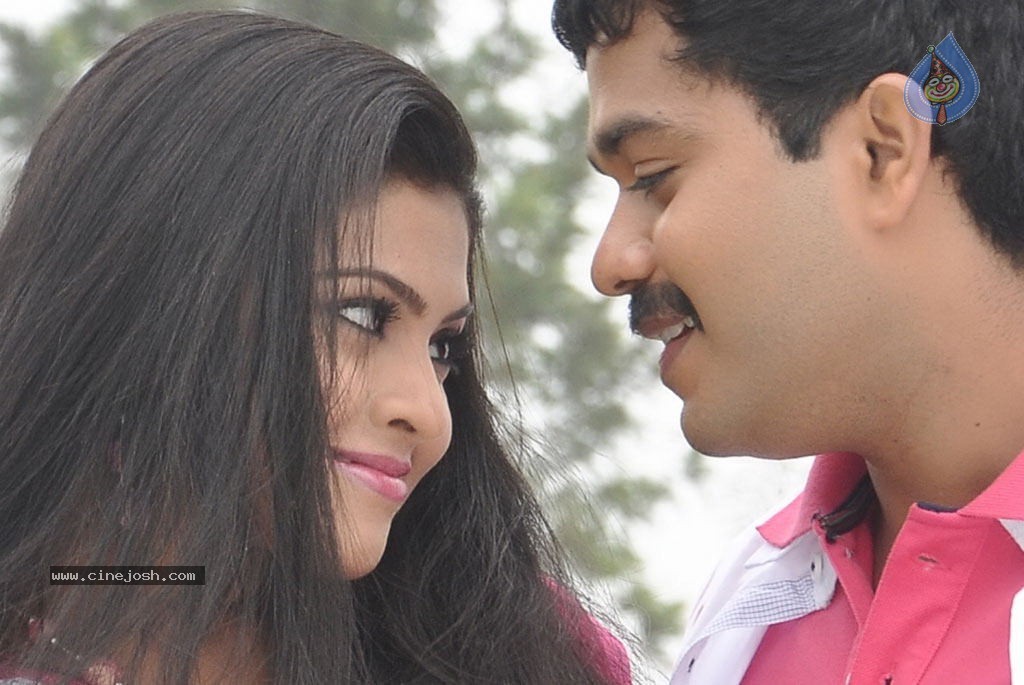 Uyirukku Uyiraga Tamil Movie Stills - 36 / 62 photos
