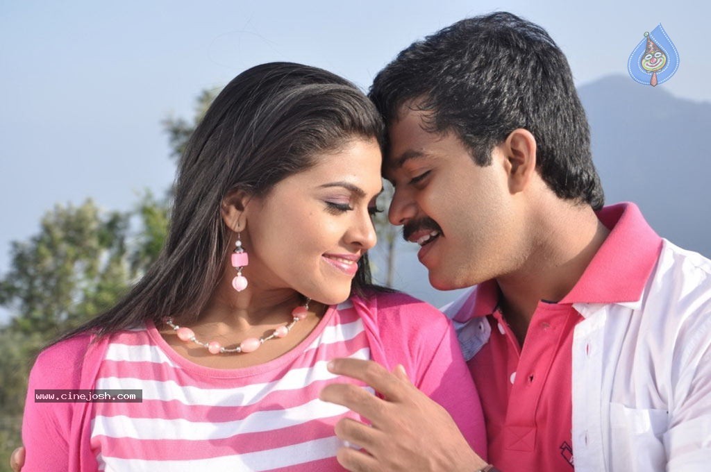 Uyirukku Uyiraga Tamil Movie Stills - 38 / 62 photos