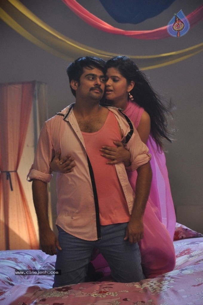 Uyirukku Uyiraga Tamil Movie Stills - 42 / 62 photos