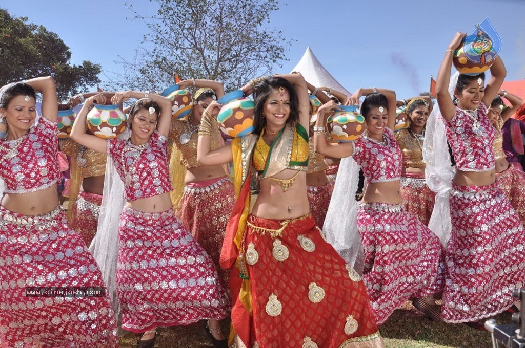 Uyirukku Uyiraga Tamil Movie Stills - 43 / 62 photos