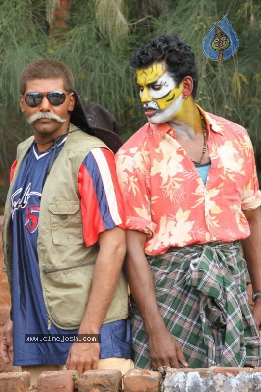 Vaadu Veedu Movie Stills - 12 / 41 photos