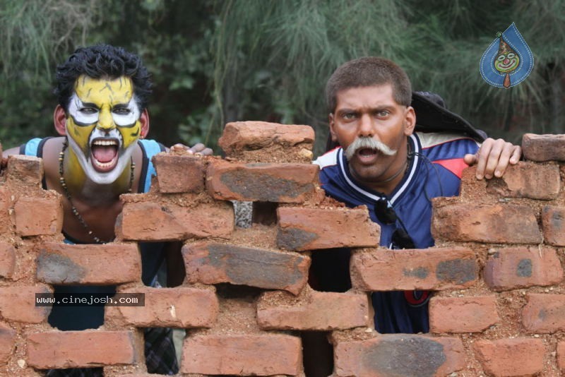 Vaadu Veedu Movie Stills - 15 / 41 photos