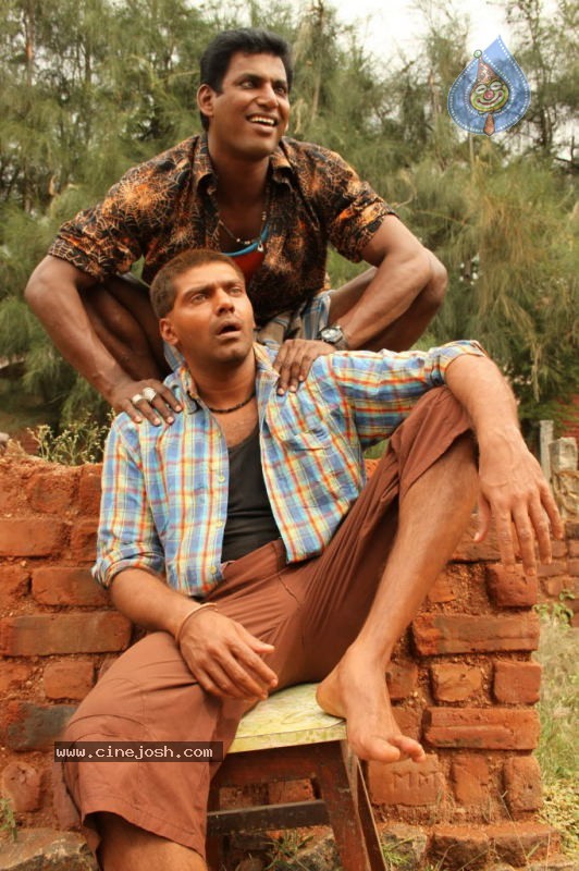 Vaadu Veedu Movie Stills - 17 / 41 photos