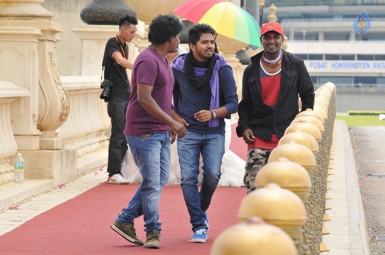 Vaanavillu Movie Photos and Posters - 6 / 28 photos
