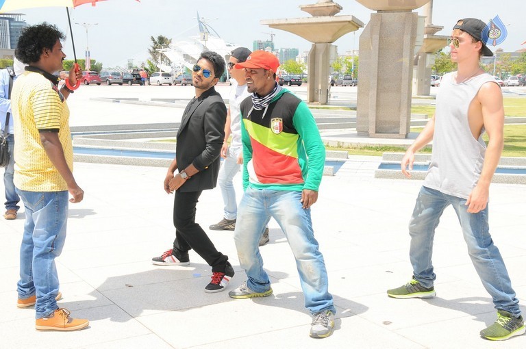 Vaanavillu Movie Photos and Posters - 17 / 28 photos