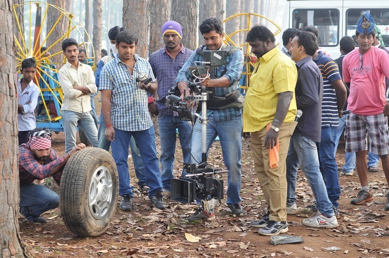 Vaanavillu Movie Photos and Posters - 20 / 28 photos