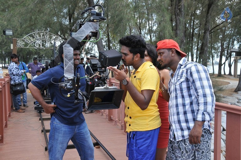 Vaanavillu Movie Photos and Posters - 22 / 28 photos