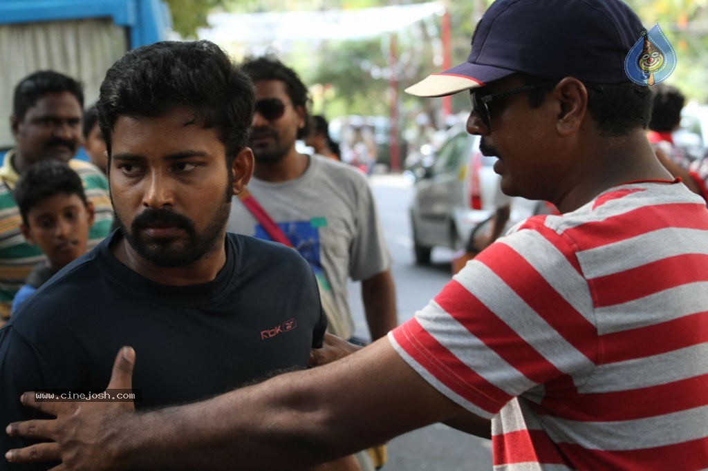 Vaarayo Vennilave Tamil Movie Stills - 14 / 57 photos