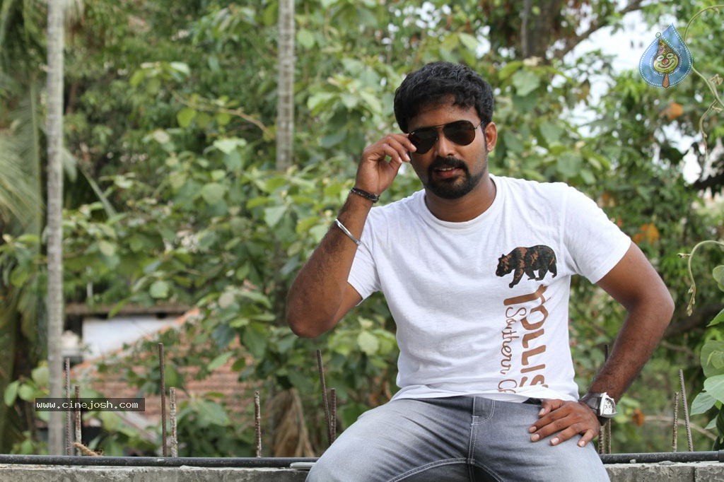 Vaarayo Vennilave Tamil Movie Stills - 17 / 57 photos