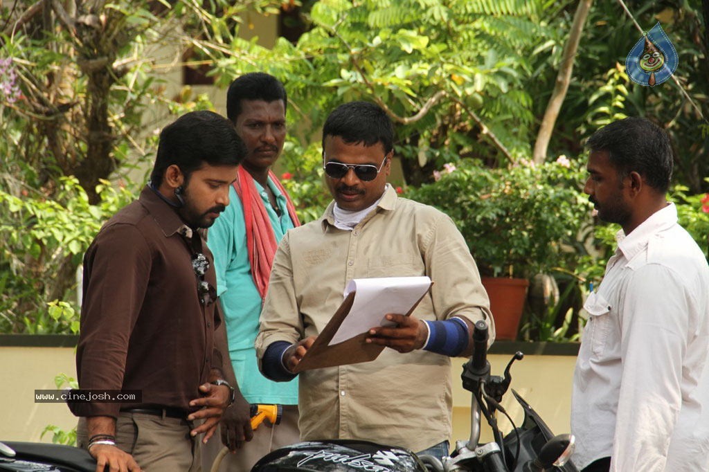 Vaarayo Vennilave Tamil Movie Stills - 32 / 57 photos