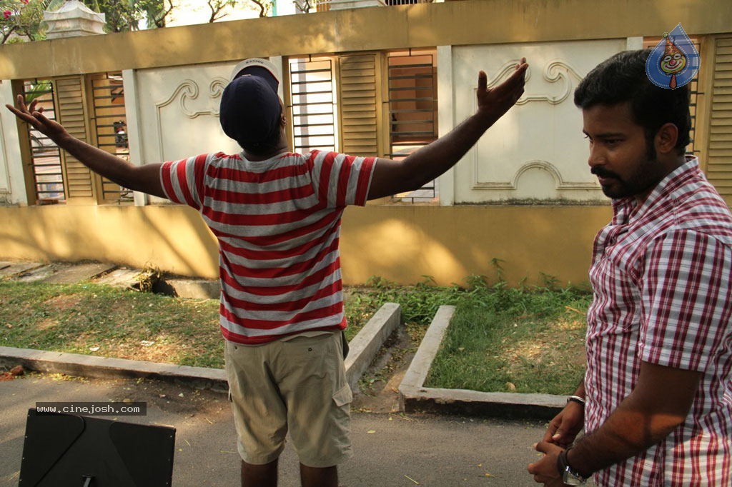 Vaarayo Vennilave Tamil Movie Stills - 33 / 57 photos
