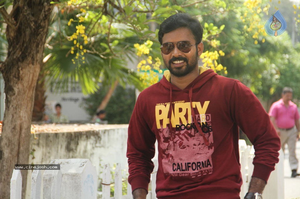 Vaarayo Vennilave Tamil Movie Stills - 35 / 57 photos