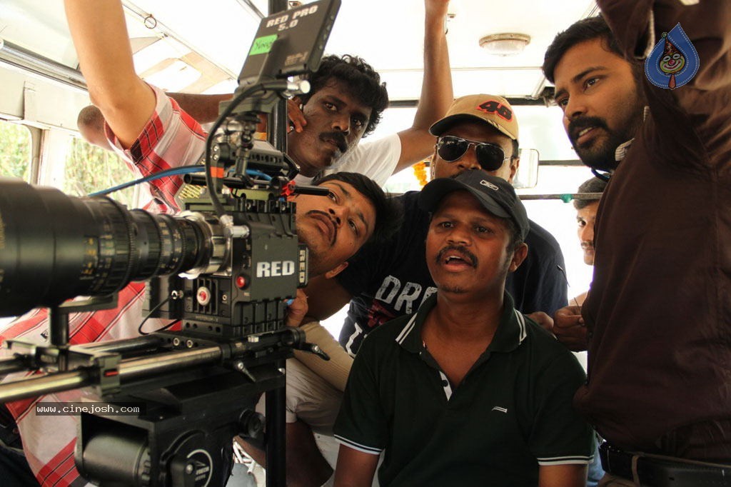 Vaarayo Vennilave Tamil Movie Stills - 37 / 57 photos