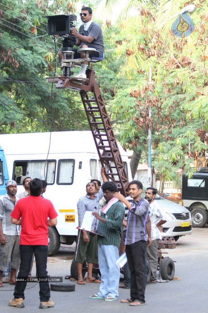 Vaarayo Vennilave Tamil Movie Stills - 39 / 57 photos
