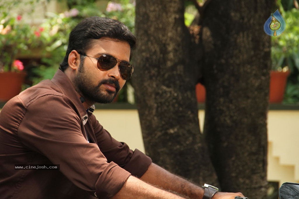 Vaarayo Vennilave Tamil Movie Stills - 43 / 57 photos
