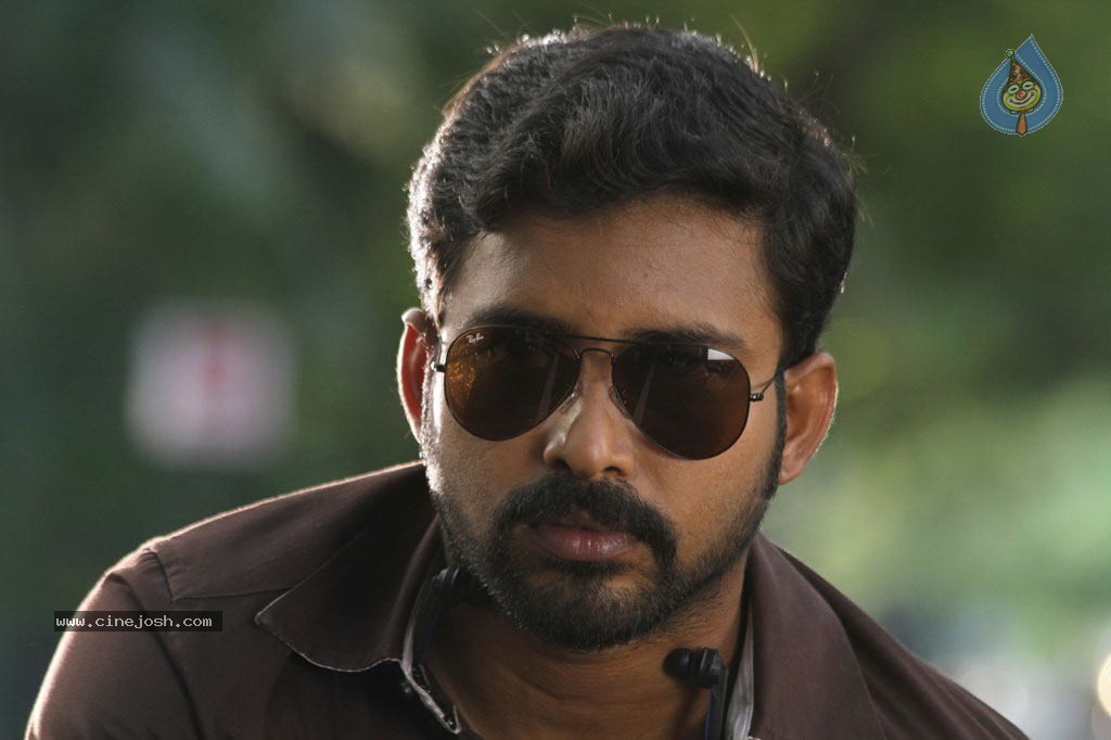 Vaarayo Vennilave Tamil Movie Stills - 49 / 57 photos
