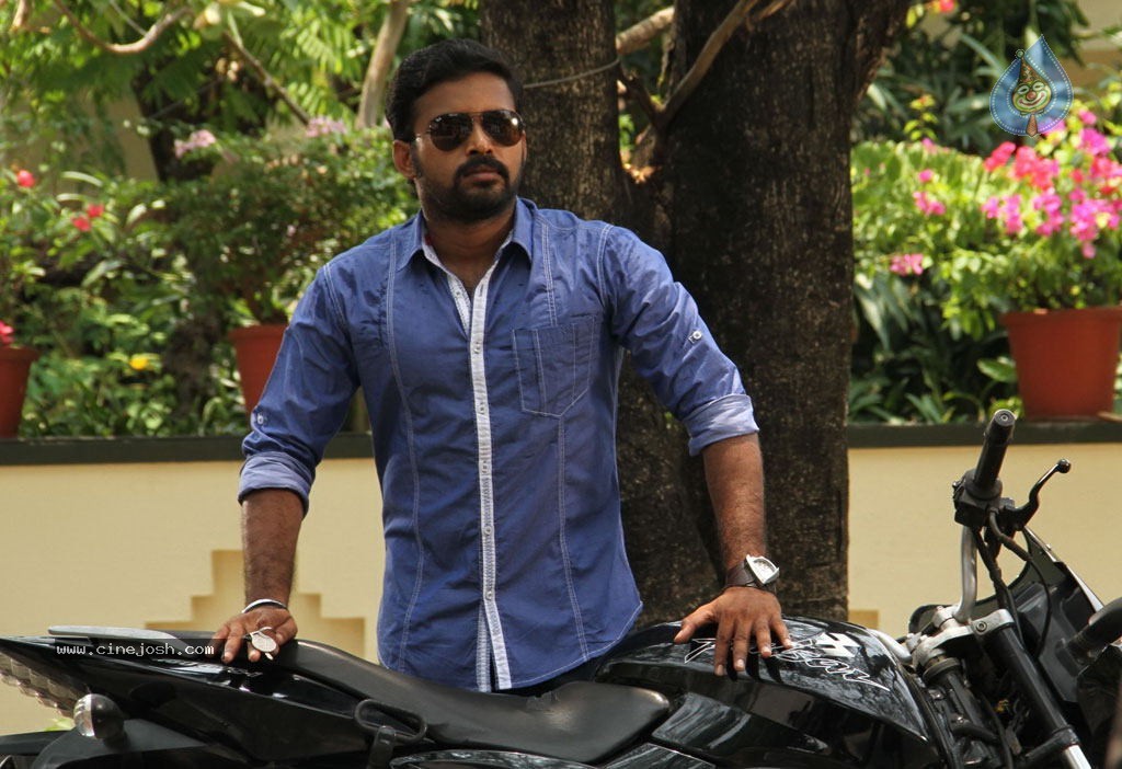Vaarayo Vennilave Tamil Movie Stills - 51 / 57 photos