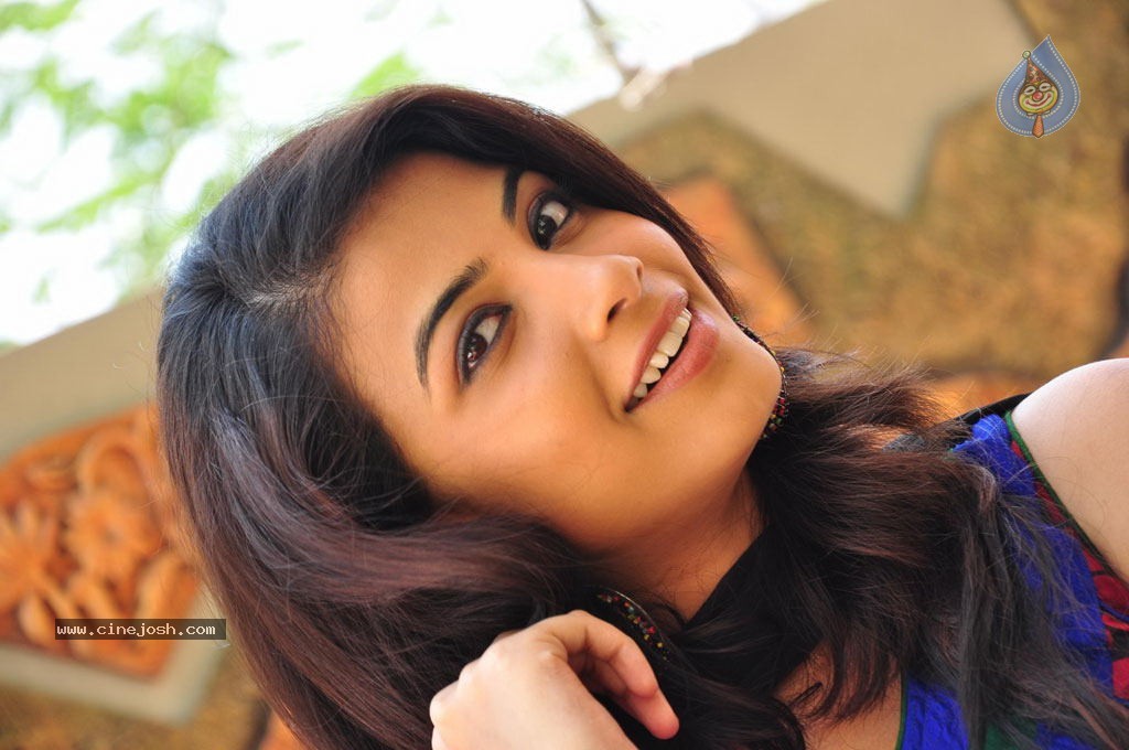 Vaarayo Vennilave Tamil Movie Stills - 54 / 57 photos