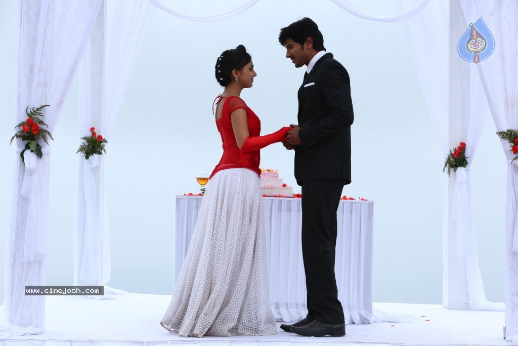 Vaayai Moodi Pesavum Tamil Movie Stills - 73 / 112 photos